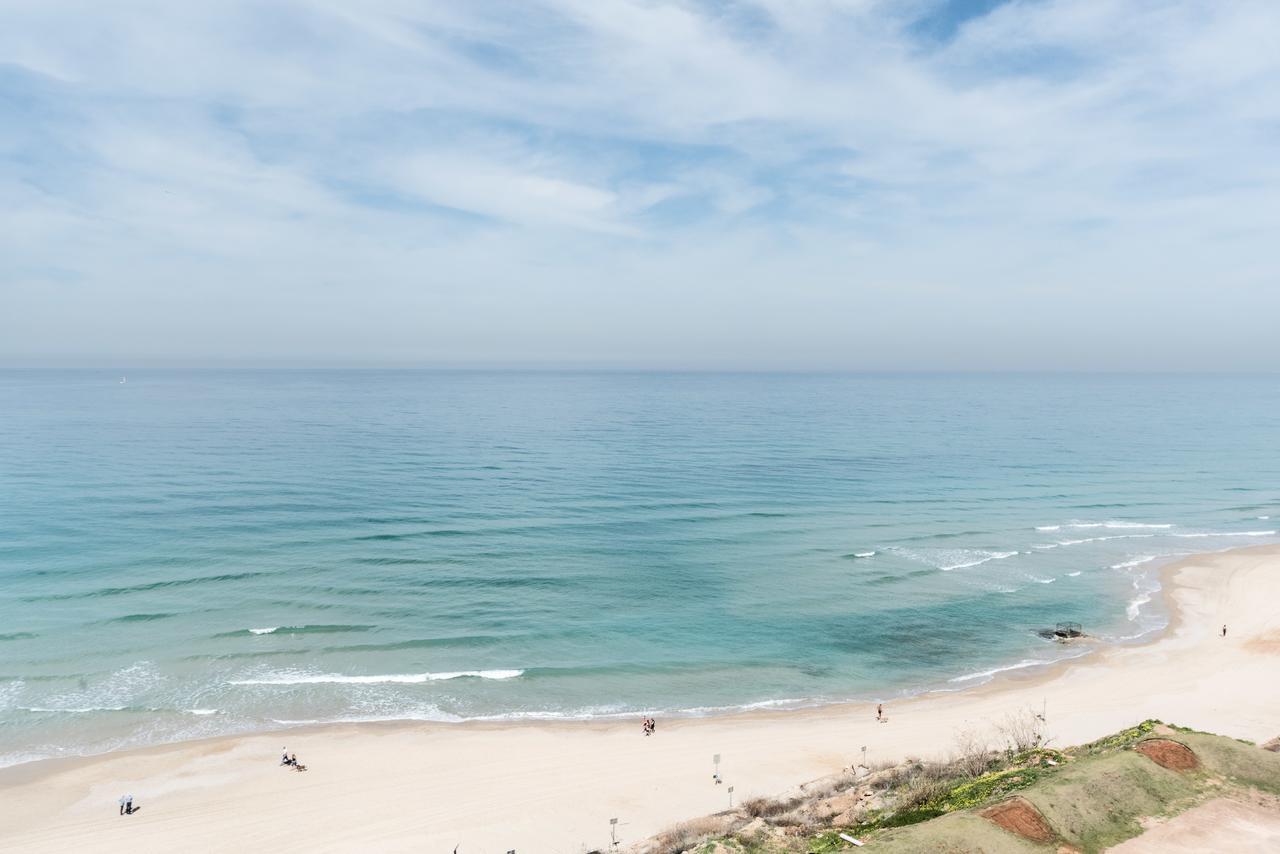 Beach Apartment- Breathtaking Views With Bomb Shelter Herzliya Exterior foto